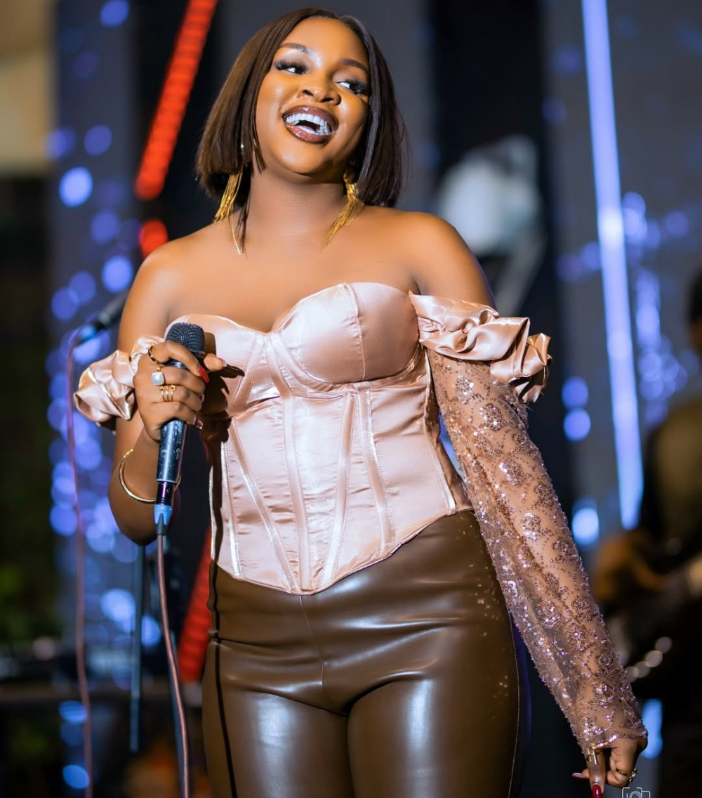 Abahanzi bo muri Uganda bakomeje gutaka ihohoterwa bakorerwa n’abafana